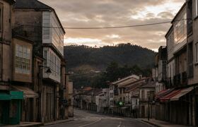 Av. de Laza
